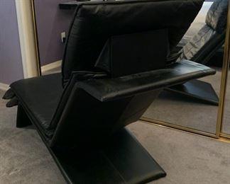 Roche Bobois Contemporary Black Leather Chaise Lounge Chair 40x25x60in HxWxD 19601