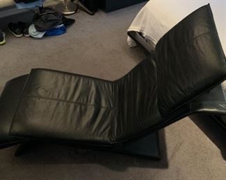 Roche Bobois Contemporary Black Leather Chaise Lounge Chair 40x25x60in HxWxD 19601