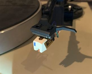 Harman Kardon T40 Turntable 5x17x15in HxWxD 19600