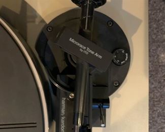 Harman Kardon T40 Turntable 5x17x15in HxWxD 19600