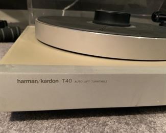 Harman Kardon T40 Turntable 5x17x15in HxWxD 19600