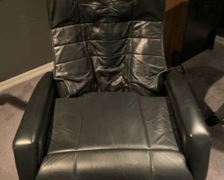 Panasonic EP1000 Massage Lounge Chair 41x33x38in HxWxD 19590