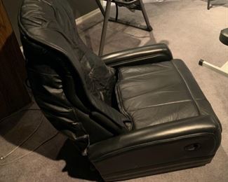 Panasonic EP1000 Massage Lounge Chair 41x33x38in HxWxD 19590