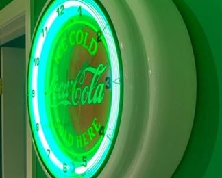 Ice Cold Coca-Cola Neon Sign/Clock 18in diameter x 4.5in d 19582
