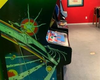 1980 Atari Asteroids Video Arcade Game Coin-Op 72x25x31in HxWxD 19579
