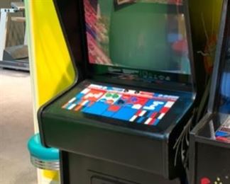 1980 Atari Asteroids Video Arcade Game Coin-Op 72x25x31in HxWxD 19579