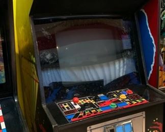 1980 Williams Defender Video Arcade Game Coin-Op 70x26x30in HxWxD 19578