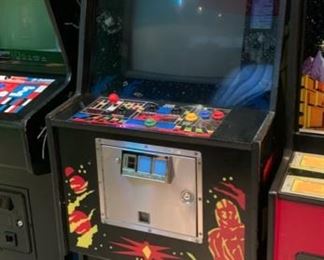 1980 Williams Defender Video Arcade Game Coin-Op 70x26x30in HxWxD 19578