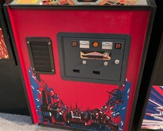 1980 Midway Space Invaders Deluxe Video Arcade Game Coin-Op 68x26.5x34in HxWxD 19577