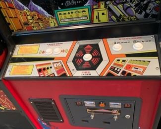 1980 Midway Space Invaders Deluxe Video Arcade Game Coin-Op 68x26.5x34in HxWxD 19577