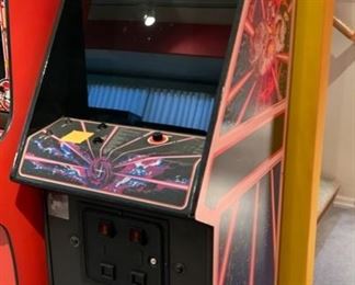 1981 Atari Tempest Vintage Video Arcade Game Coin Op 69x25x32in HxWxD 19575
