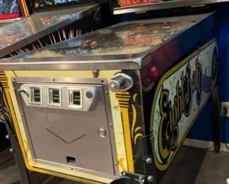 1981 Bally Eight Ball Deluxe Pinball Machine Coin op 70x30x55in HxWxD 19573