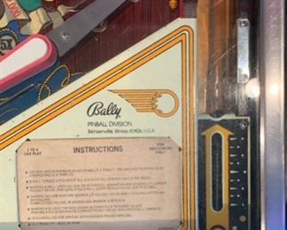 1981 Bally Eight Ball Deluxe Pinball Machine Coin op 70x30x55in HxWxD 19573