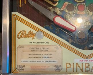 1981 Bally Eight Ball Deluxe Pinball Machine Coin op 70x30x55in HxWxD 19573