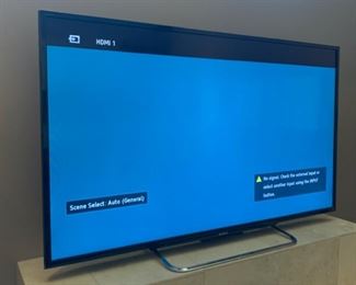 Sony Bravia 70in LED 1080p TV KDL-70R520A 38x63x4in HxWxD 19527