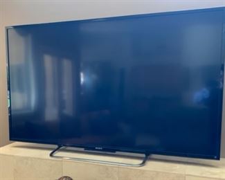 Sony Bravia 70in LED 1080p TV KDL-70R520A 38x63x4in HxWxD 19527