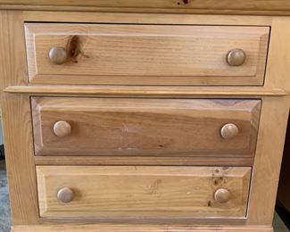 2pc Broyhill Fontana Knotty Pine 3 Drawer Nightstands PAIR	30.75x30x18in	HxWxD