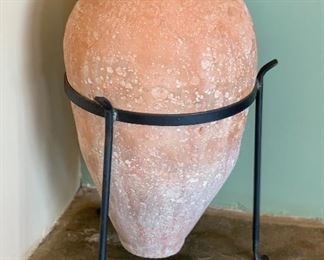 	Rustic Potter w/ Iron Stand Decor Vase	24x14x14	HxWxD