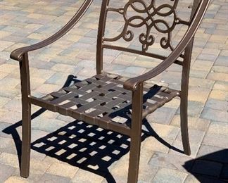 Aluminum Patio Table w/ 4 Chairs	Table: 28x38.5x60.5in long    chair 38x24x28	HxWxD