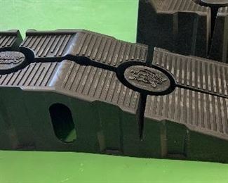 2pc Rhino Ramps Heavy duty vehicle ramps	