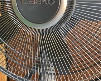 Lasko 20 inch diameter Floor standing Fan	22x22x51	HxWxD