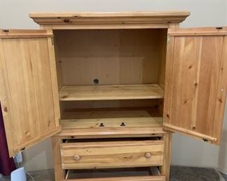 Broyhill Fontana Knotty Pine Wardrobe Dresser Armoire	63x42x20in	HxWxD