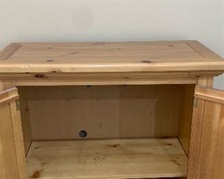 Broyhill Fontana Knotty Pine Wardrobe Dresser Armoire	63x42x20in	HxWxD