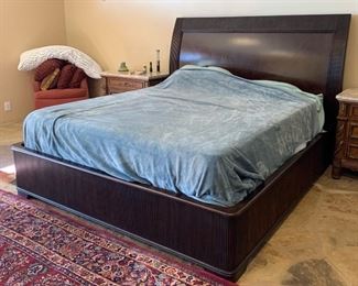  King Dark Wood Sleigh Bed	60x82x94in	HxWxD