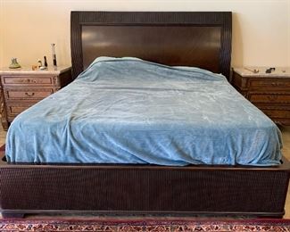  King Dark Wood Sleigh Bed	60x82x94in	HxWxD
