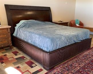  King Dark Wood Sleigh Bed	60x82x94in	HxWxD