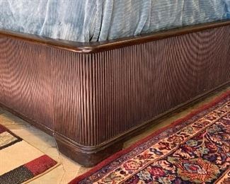  King Dark Wood Sleigh Bed	60x82x94in	HxWxD