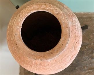  Rustic Pot w/ Iron Stand Decor Vase	24x14x14	HxWxD