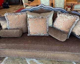 Traditional  Wood Frame Sofa/Couch	44x90x40in	HxWxD