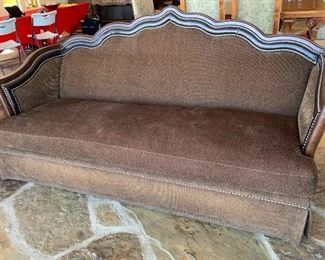 Traditional  Wood Frame Sofa/Couch	44x90x40in	HxWxD