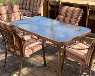 Aluminum Patio Table w/ 4 Chairs	Table: 28x38.5x60.5in long    chair 38x24x28	HxWxD