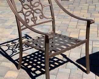Aluminum Patio Table w/ 4 Chairs	Table: 28x38.5x60.5in long    chair 38x24x28	HxWxD
