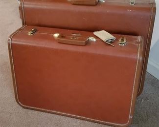 His Hers Vtg Taperlite Luggage