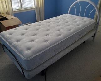 Twin Beds wSealy Posturematic Mattresses