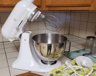 White KitchenAid Mixer