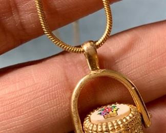 Nantucket necklace detail