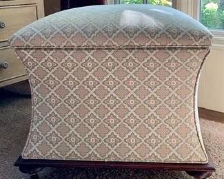 detail - sturdy casters