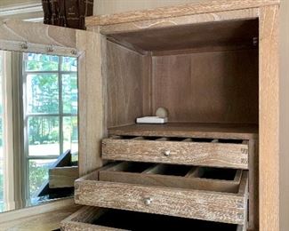 detail - each drawer has sturdy wood moveable dividers