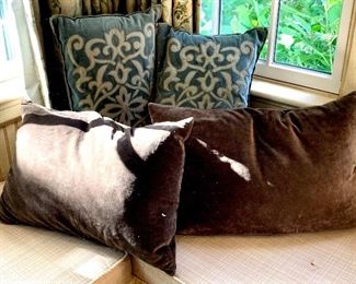 Item 475:  (4) Decorative pillows:  $28
