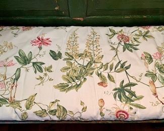 detail - comes with custom cushion