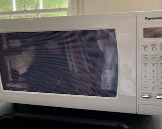 Item 398:  Panasonic  Genius Sensor countertop Microwave. $165.00