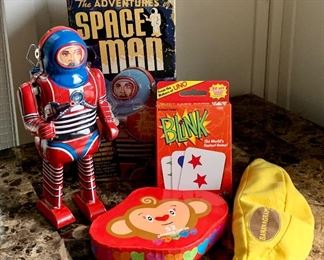 Item 418:  Lot of assorted games including Blink:  $16