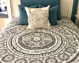 Here is a better picture of the duvet!