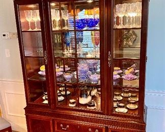 Dining room set: dining table w/ 6 chairs, extra leaves, buffet and lighted curio hutch