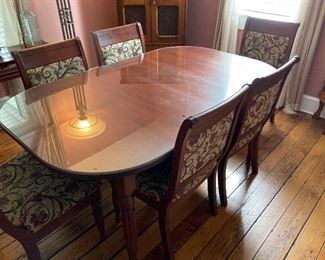 Dining room table w/6 chairs & additional leaves