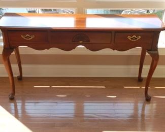 Thomasville Mahogany Queen Anne Console/Desk